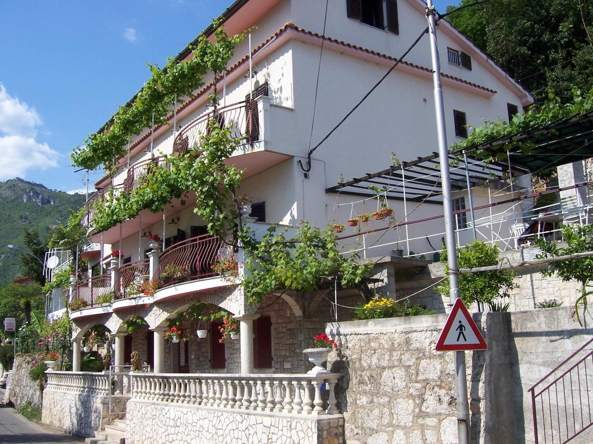 Apartments And Rooms Deskovic Mošćenička Draga Exterior foto
